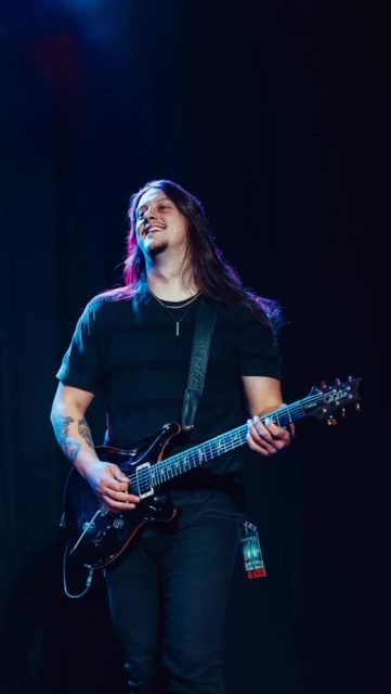 The last pic is a little sus 😬

Some spice from Boondocks in Springfield, IL.

#myprs #prsguitars #prspulseartist #livemusic #guitar #dunlop #guitarist #live